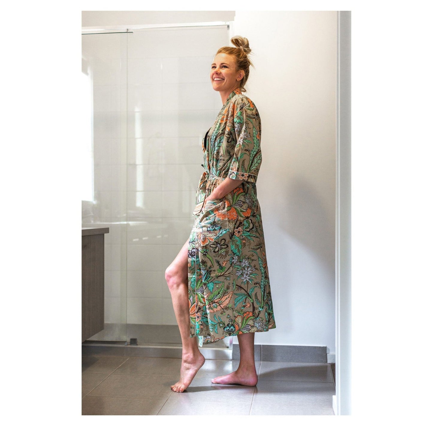 Serenity Garden Kimono Bathrobe - 100% Cotton Cambric - Frida Kahlo-Inspired Bird of Paradise Design - One-Size-Fits-All - Versatile Kimono, Kaftan & Robe - Free Postage