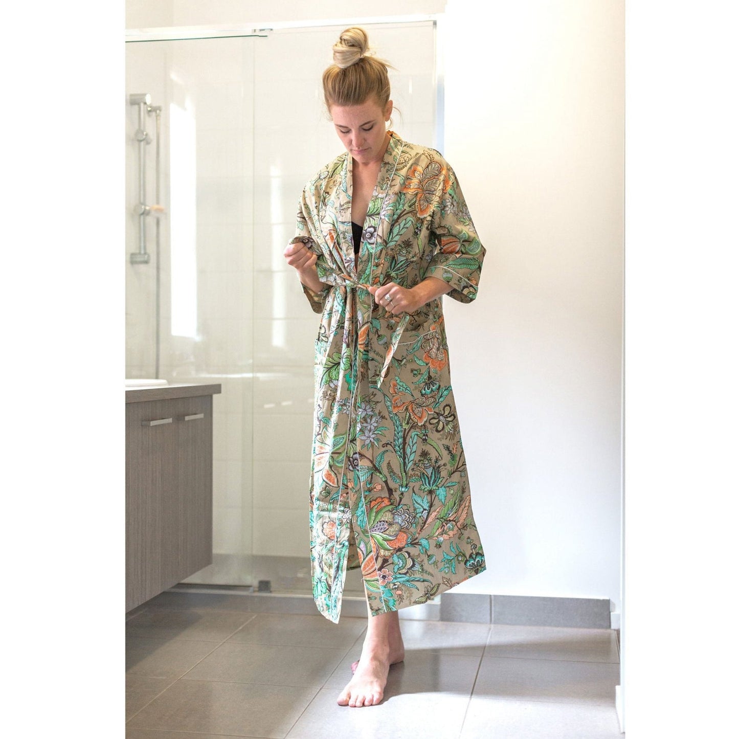 Serenity Garden Kimono Bathrobe - 100% Cotton Cambric - Frida Kahlo-Inspired Bird of Paradise Design - One-Size-Fits-All - Versatile Kimono, Kaftan & Robe - Free Postage